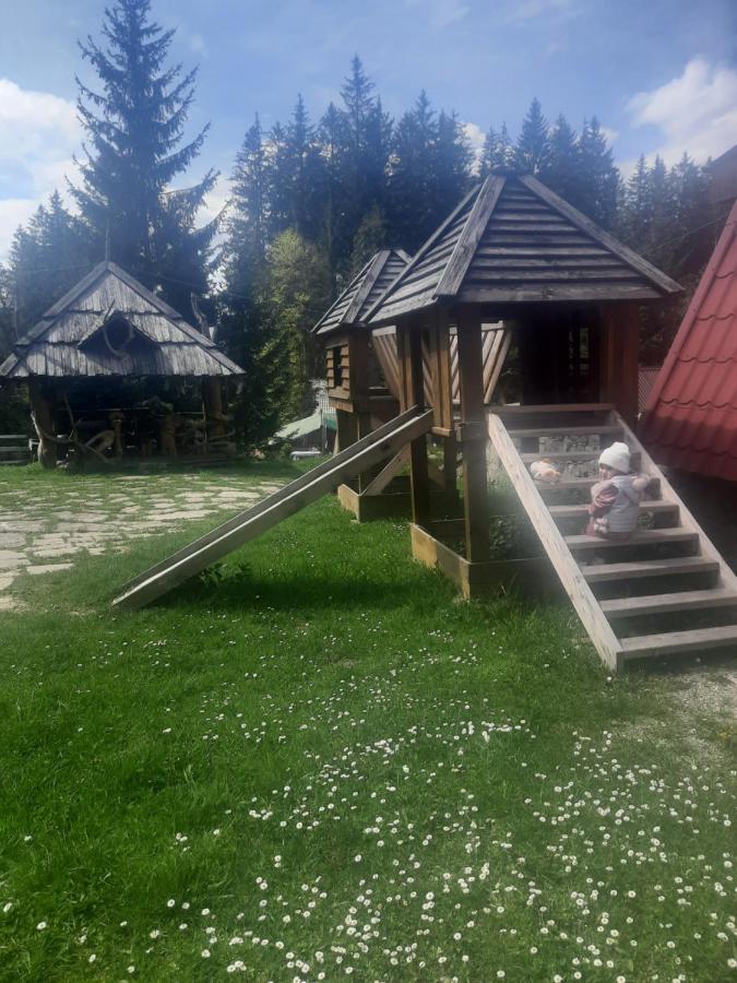 Hotel Novoe Shale ยาบลูนิตซา ภายนอก รูปภาพ