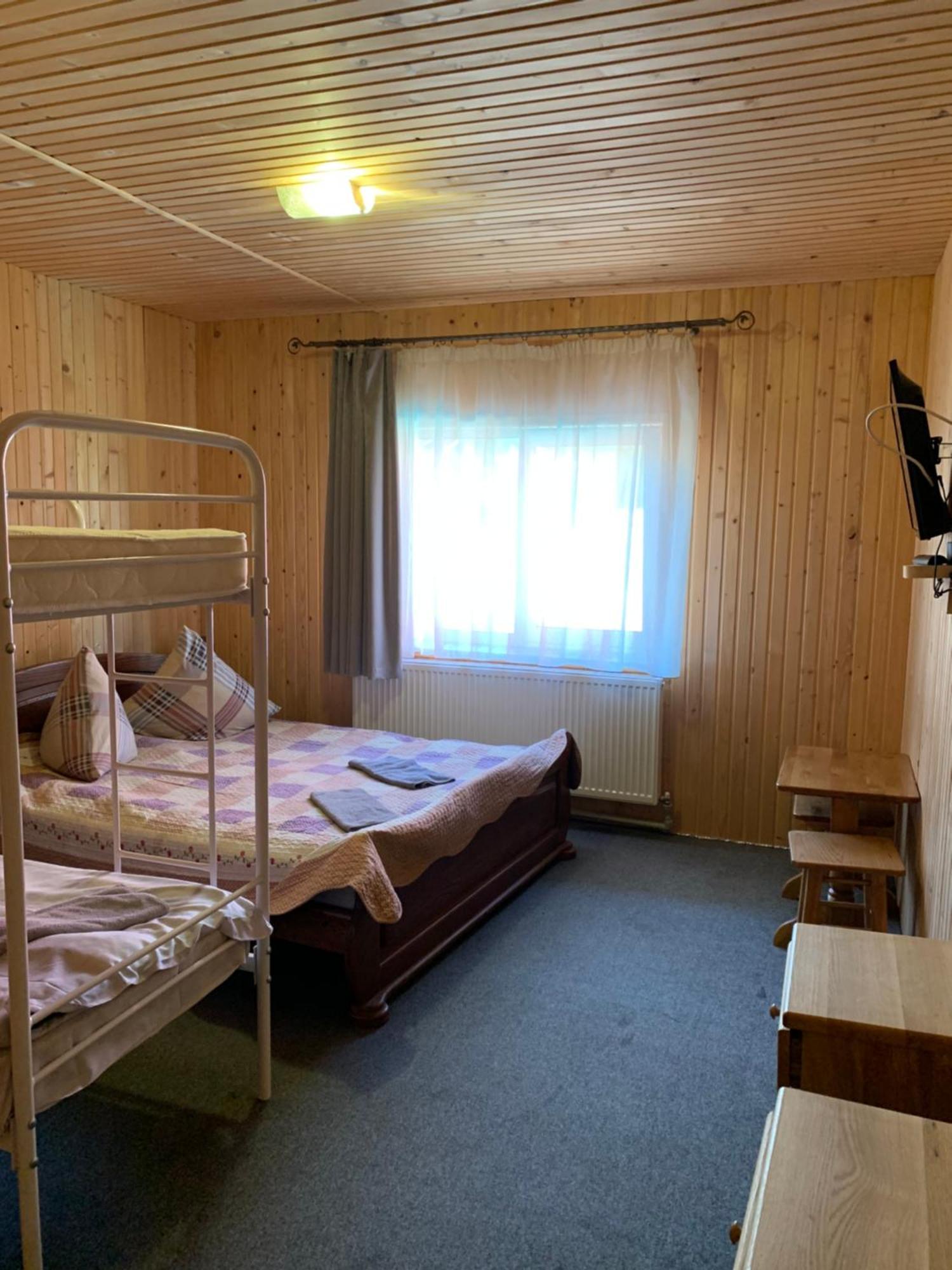 Hotel Novoe Shale ยาบลูนิตซา ภายนอก รูปภาพ