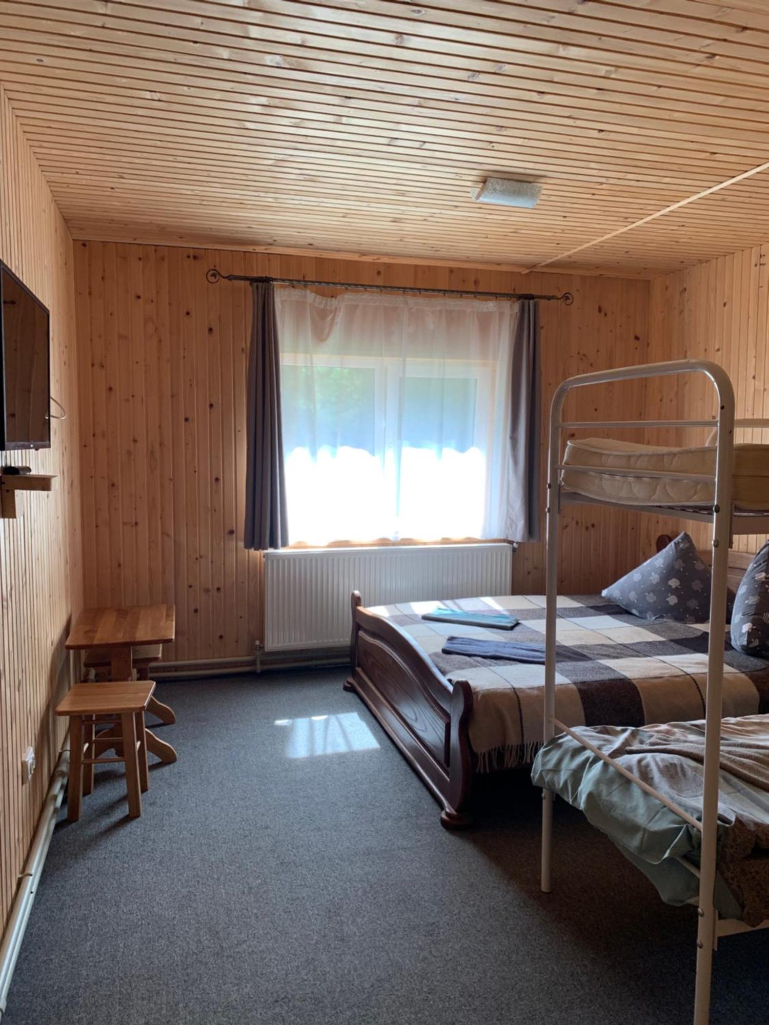 Hotel Novoe Shale ยาบลูนิตซา ภายนอก รูปภาพ