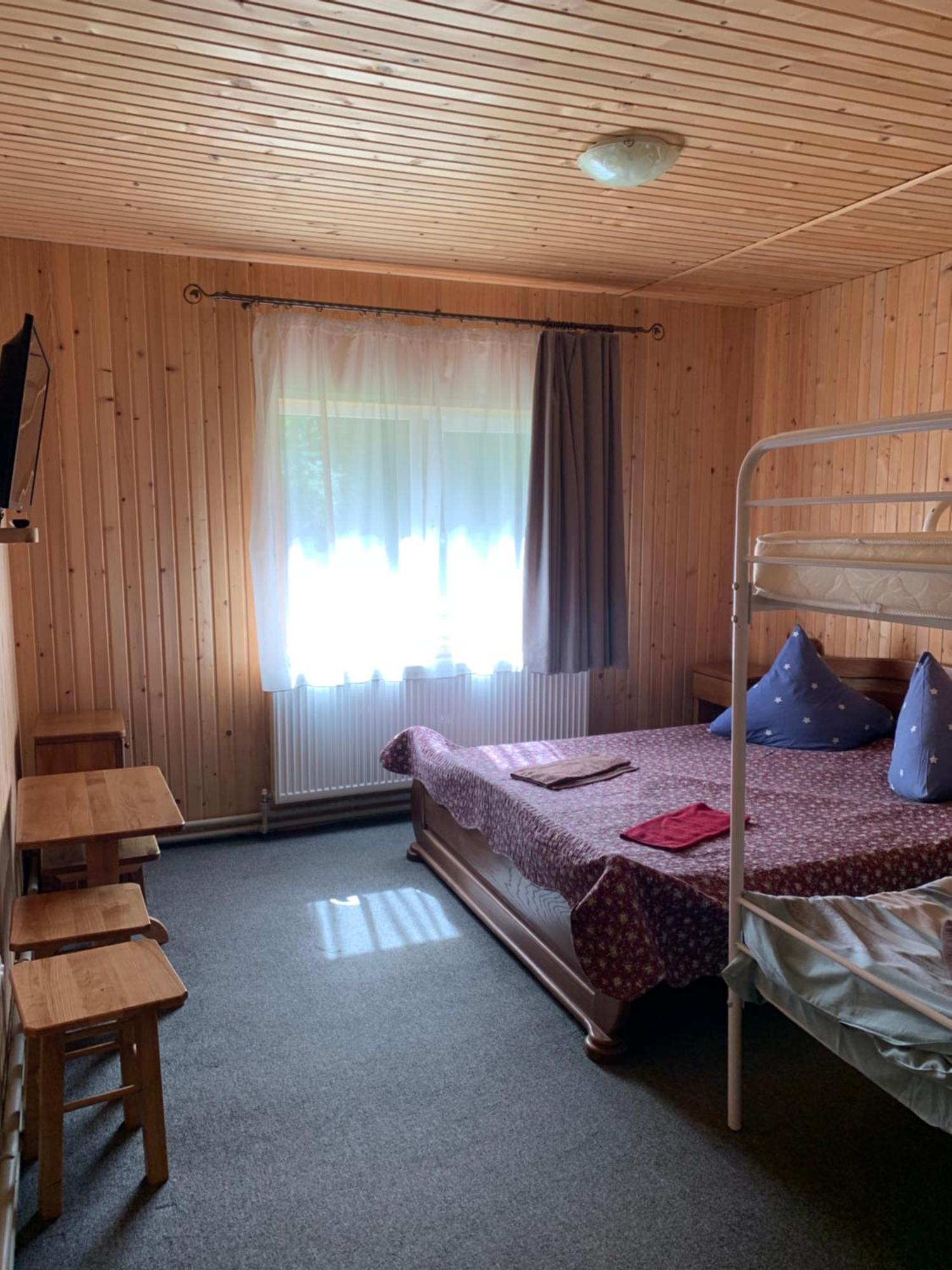 Hotel Novoe Shale ยาบลูนิตซา ภายนอก รูปภาพ