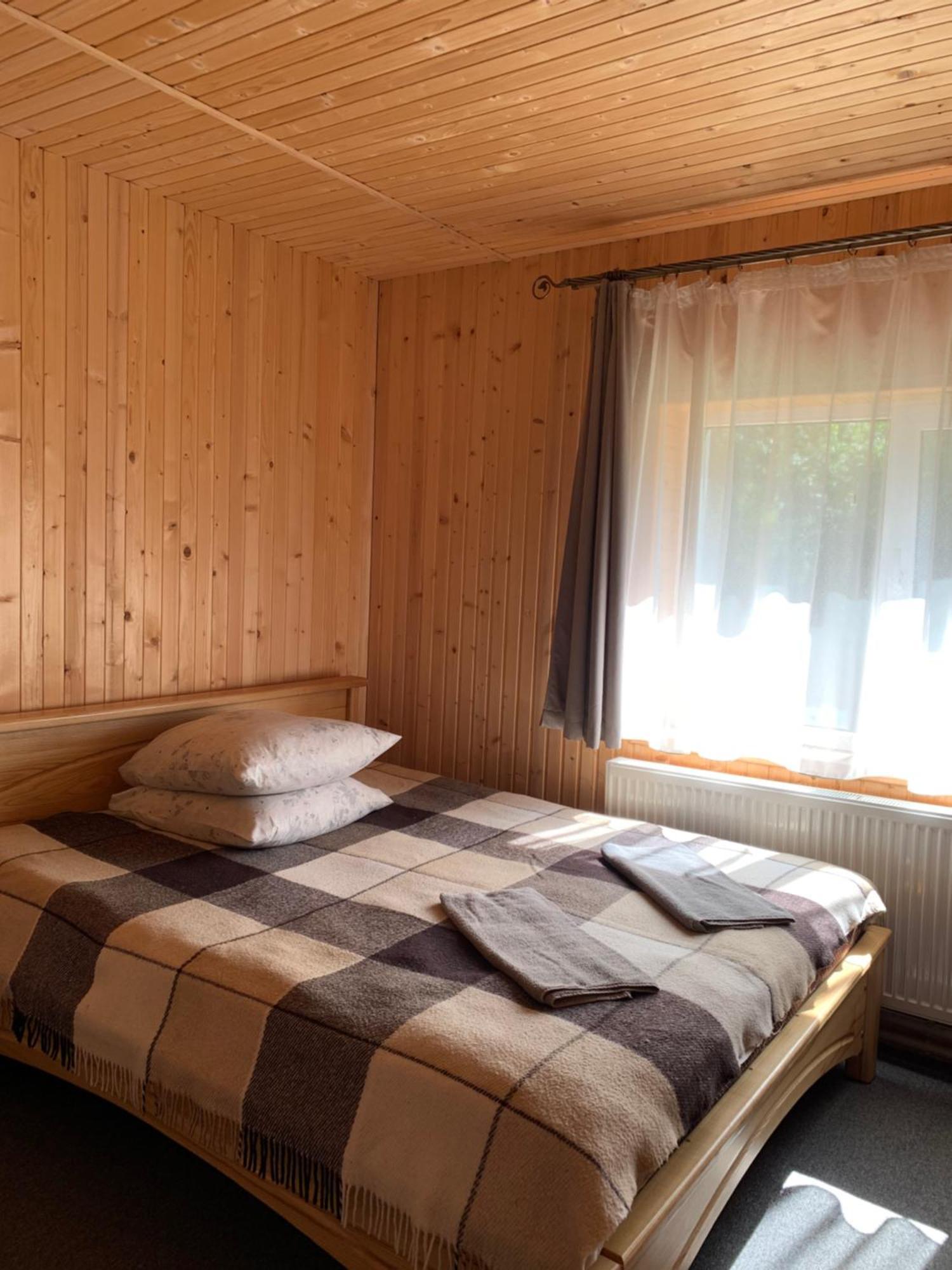 Hotel Novoe Shale ยาบลูนิตซา ภายนอก รูปภาพ
