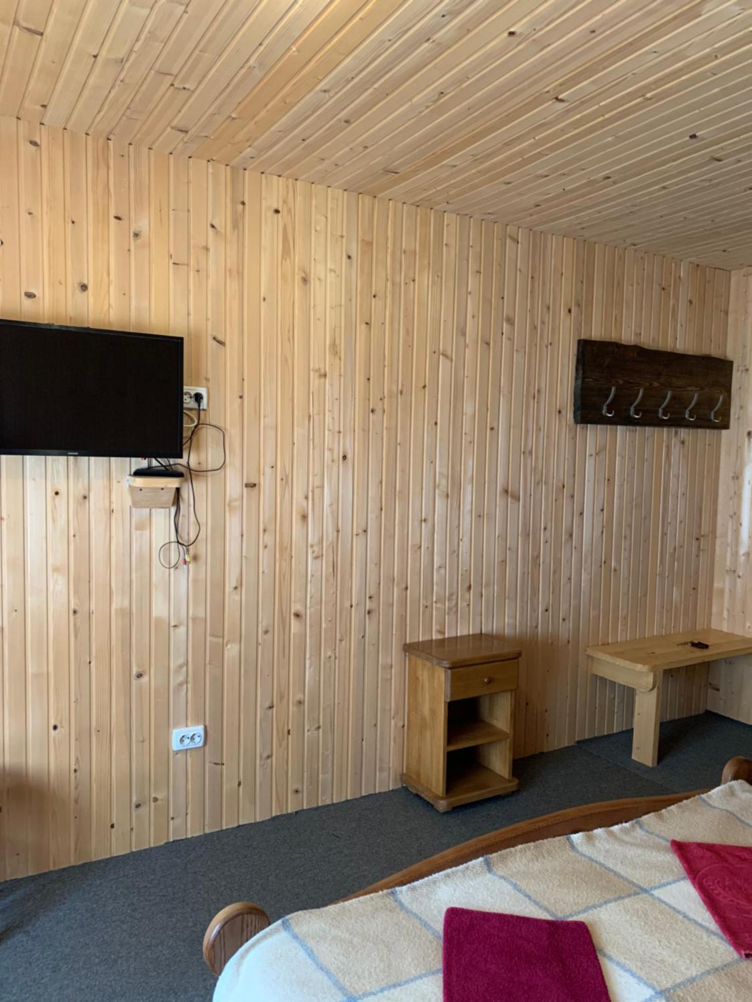 Hotel Novoe Shale ยาบลูนิตซา ภายนอก รูปภาพ