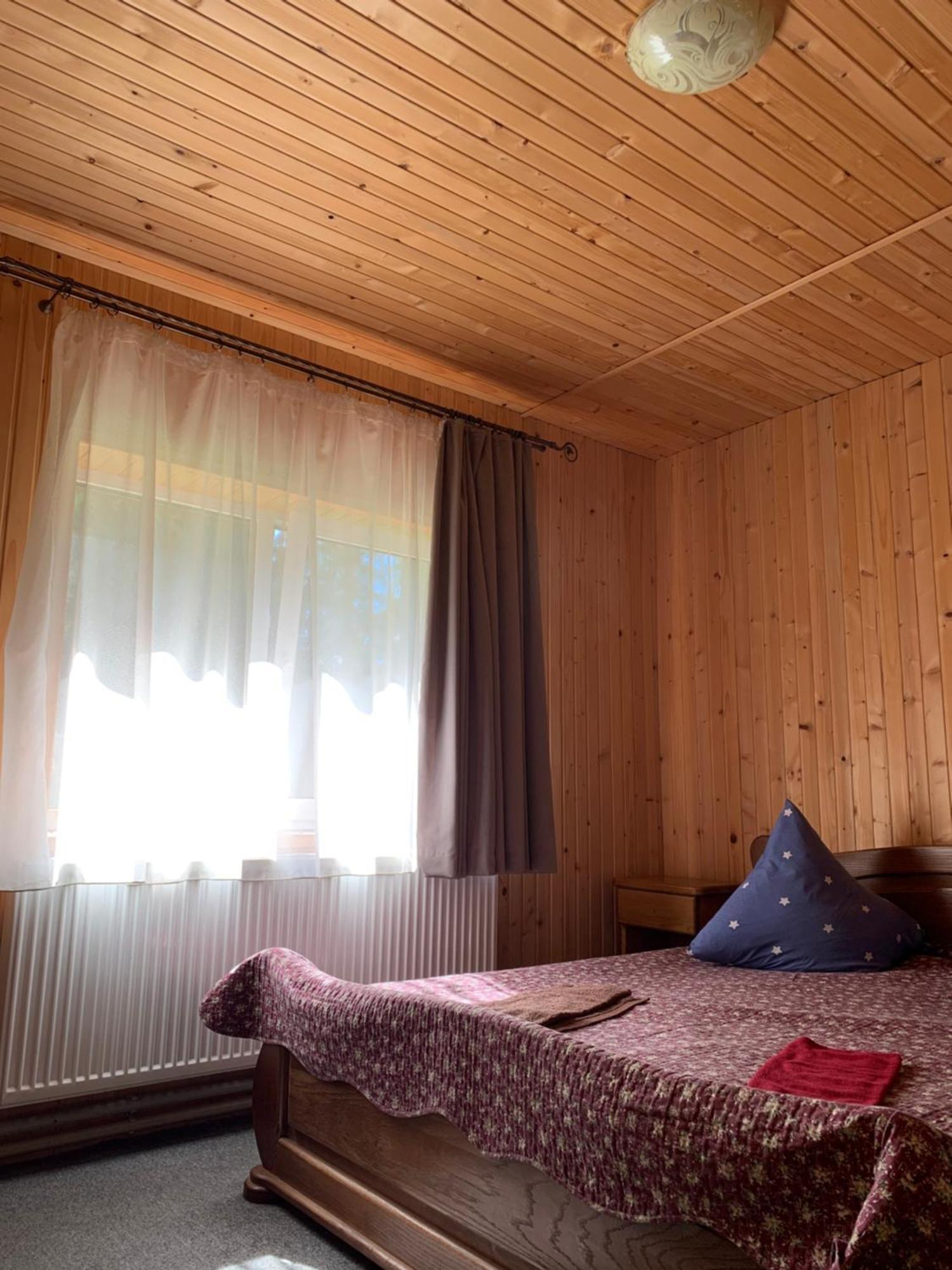 Hotel Novoe Shale ยาบลูนิตซา ภายนอก รูปภาพ