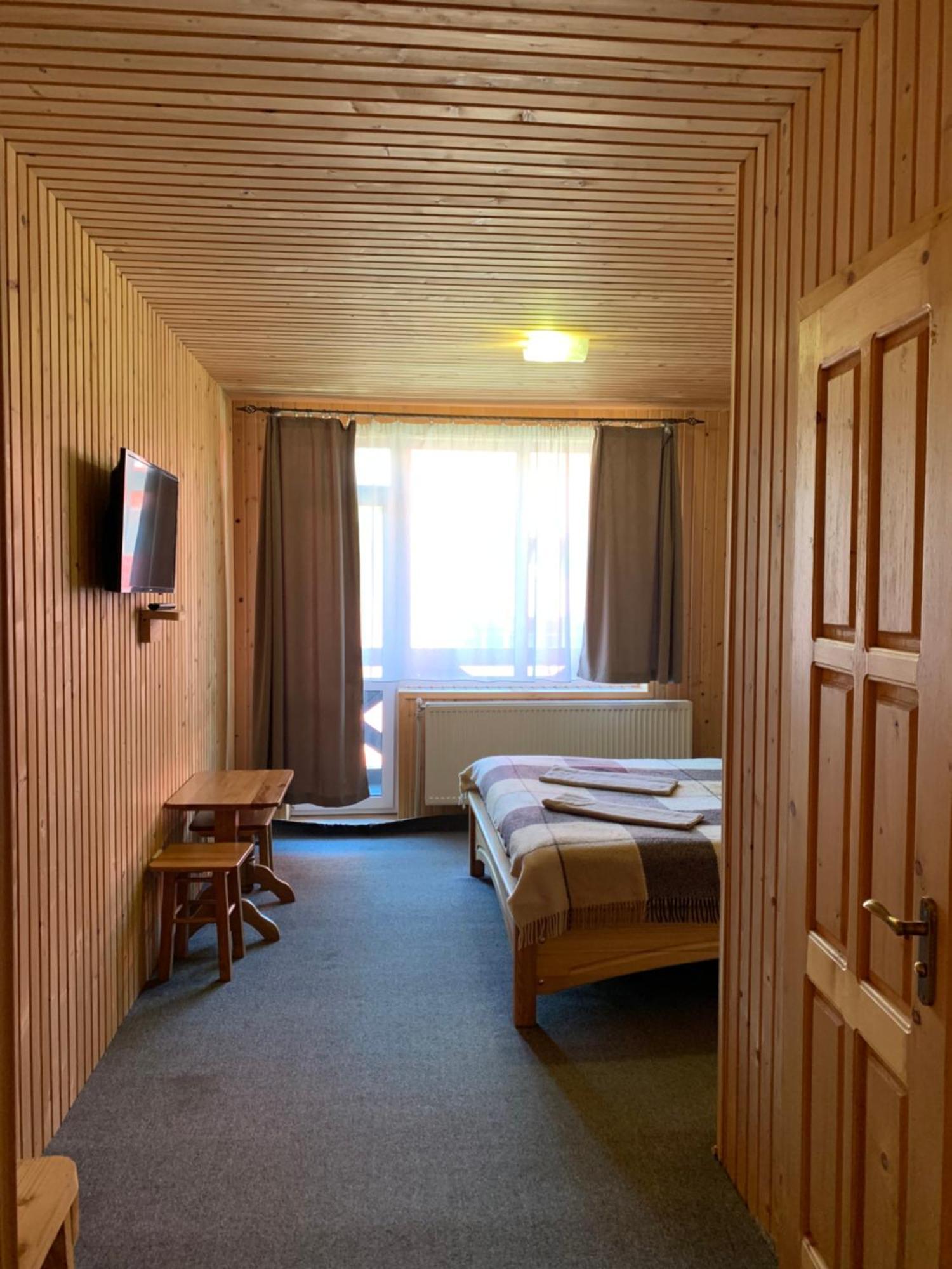 Hotel Novoe Shale ยาบลูนิตซา ภายนอก รูปภาพ