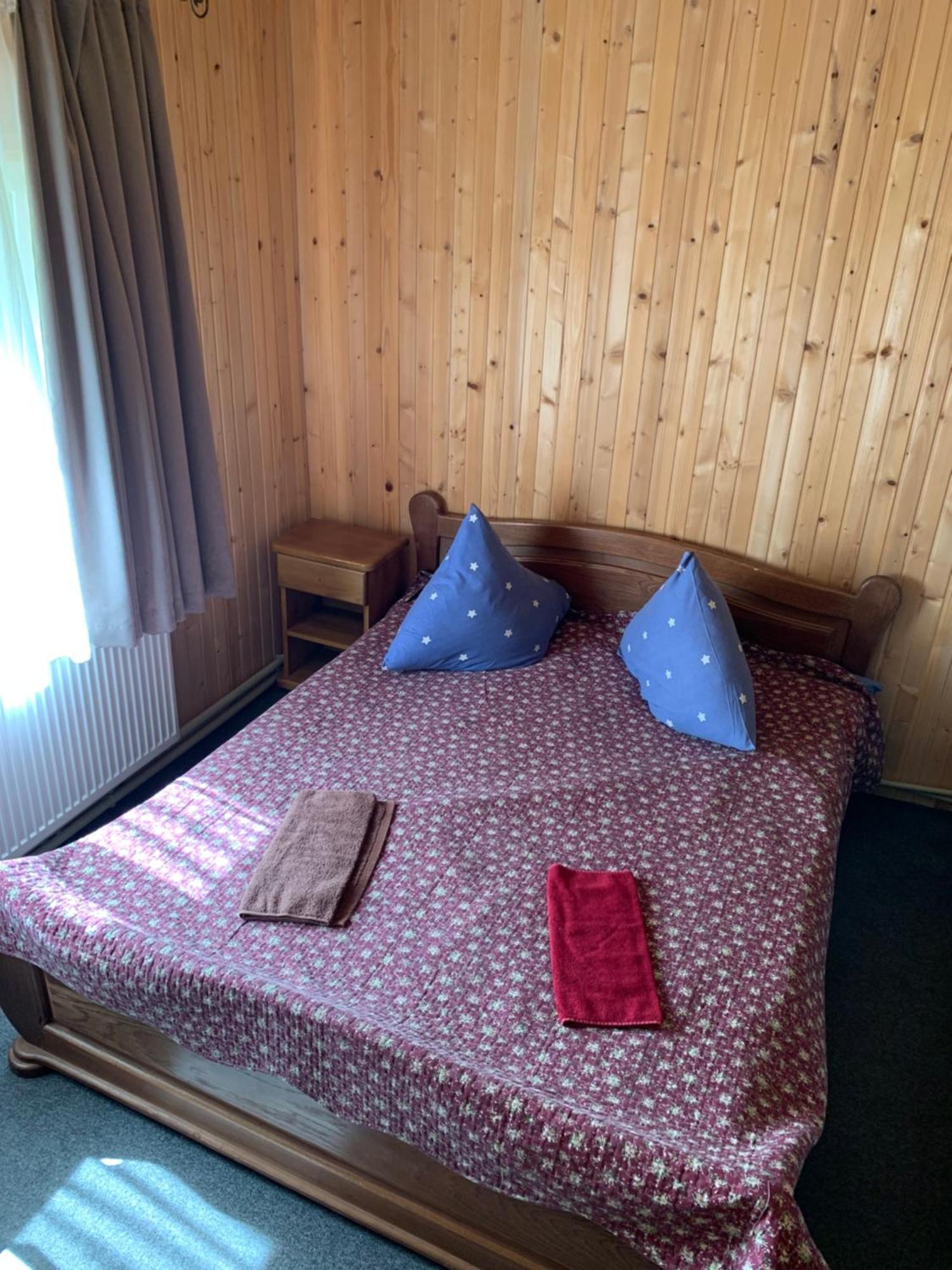 Hotel Novoe Shale ยาบลูนิตซา ภายนอก รูปภาพ