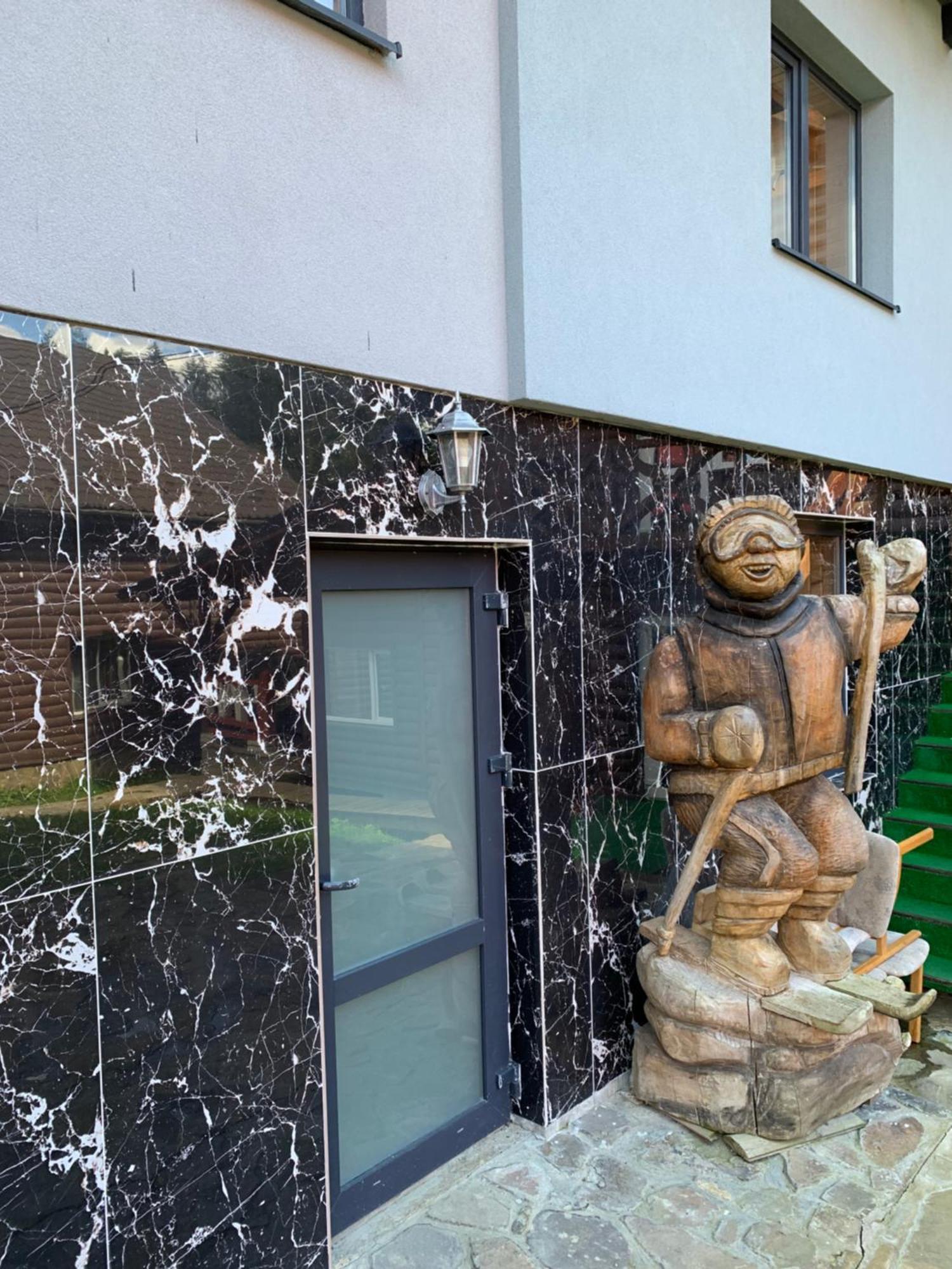 Hotel Novoe Shale ยาบลูนิตซา ภายนอก รูปภาพ