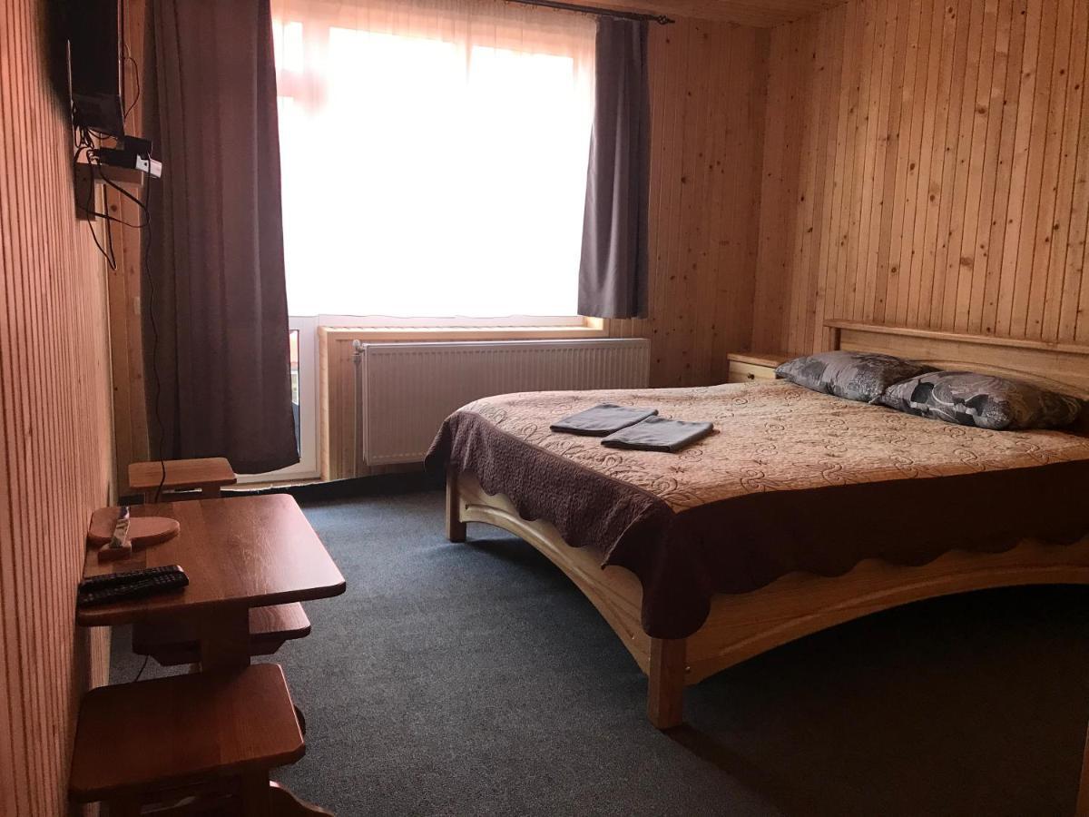 Hotel Novoe Shale ยาบลูนิตซา ภายนอก รูปภาพ